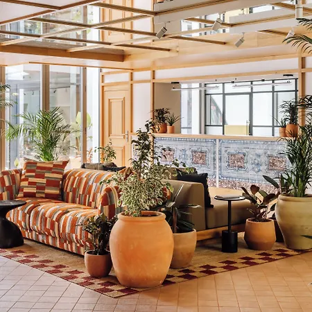 Locke De Santa Joana Лиссабон